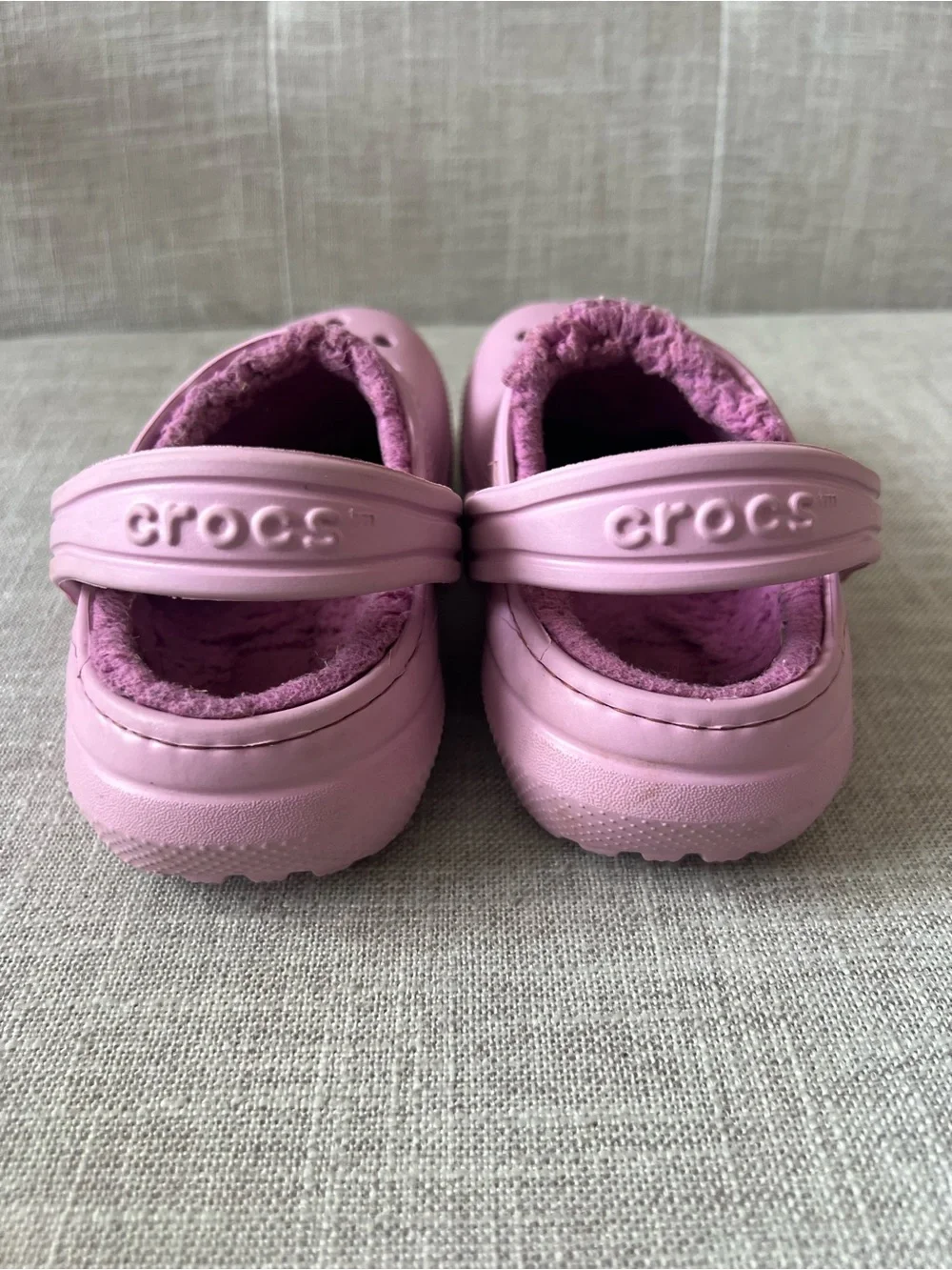 CROCS Dual Comfort Girls/Kids Pink Faux fur Lined mule Clogs w/strap, size 10